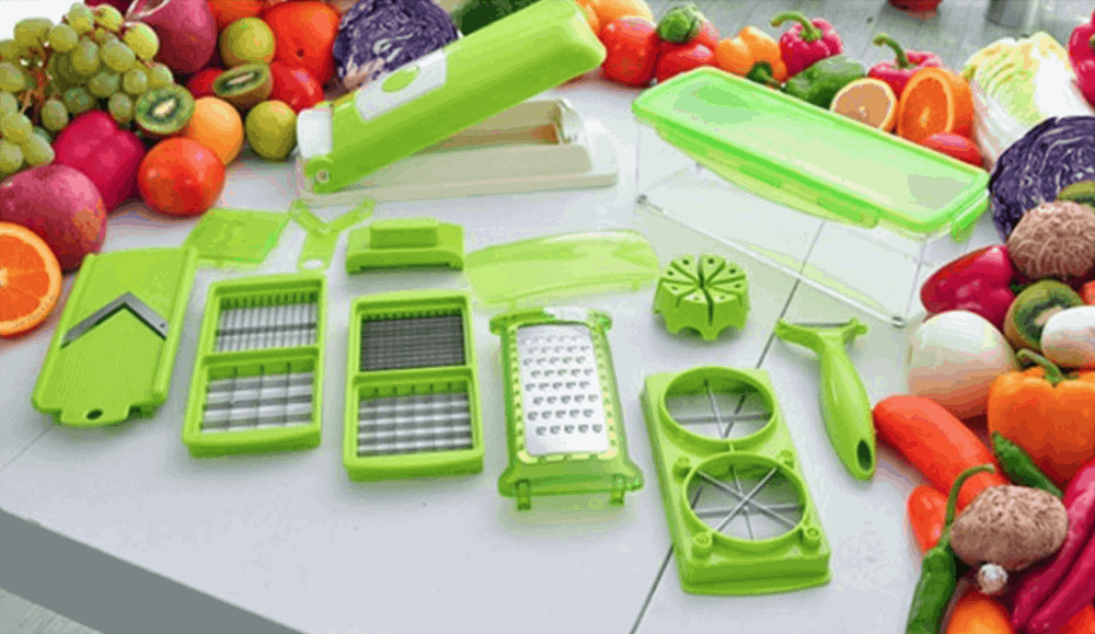 Vegetable chopper with blade inserts